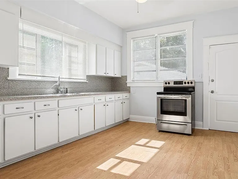 1017 E 23rd Ave — Photo 11