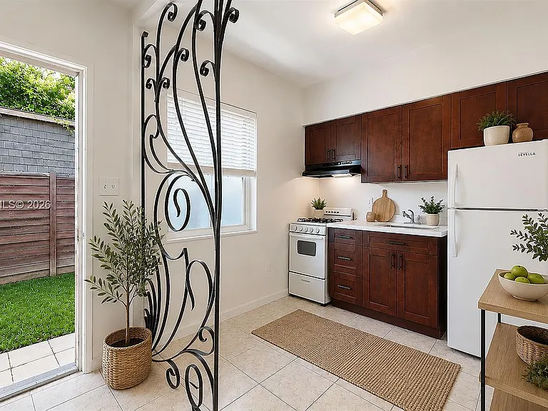 2499 SW 27th St #5 — Photo 13