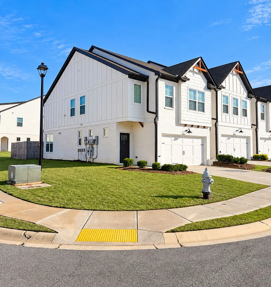 3 bed, 2.5 bath, 1829 sqft, $2,000 — Photo 2
