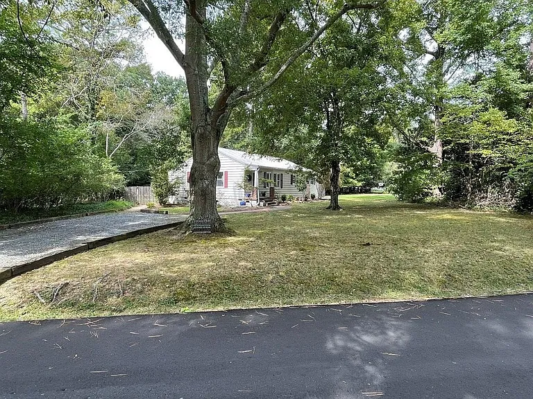 320 Barclay Rd — Photo 18