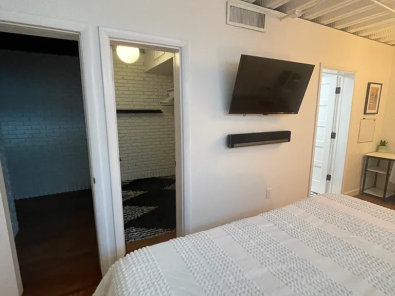 1314 E Washington St — Photo 29
