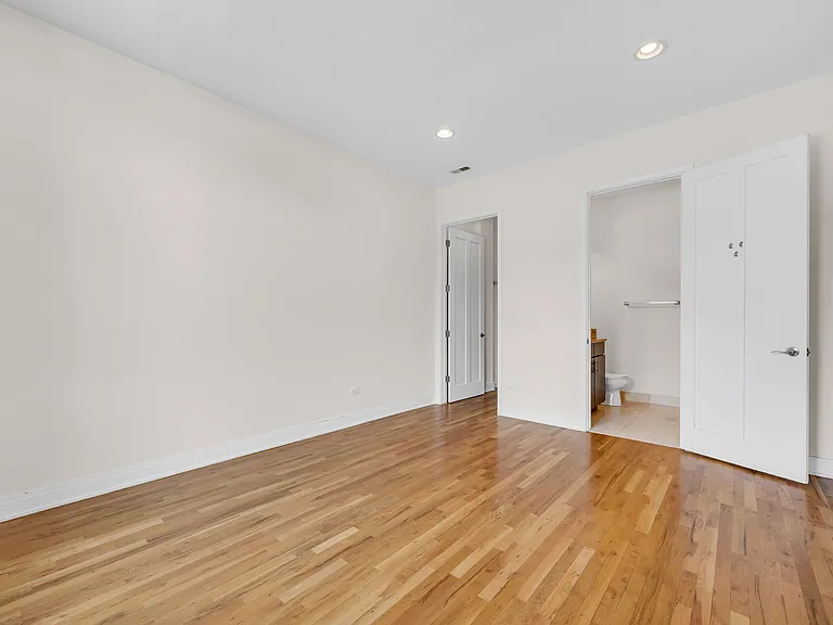 2024 N California Ave #2D — Photo 13