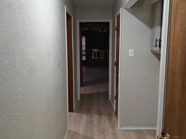 2 Pompano Ct, Pantego, TX 76013