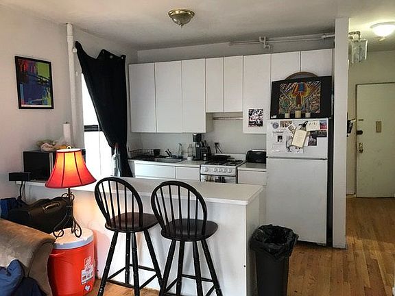 2nd image of 226 E 53rd St #6C3