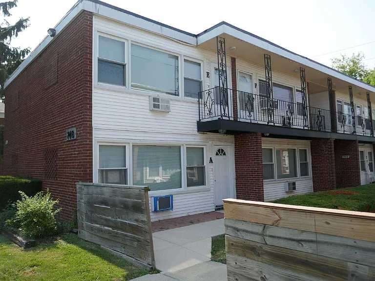 748 E 5th Ct — Photo 1