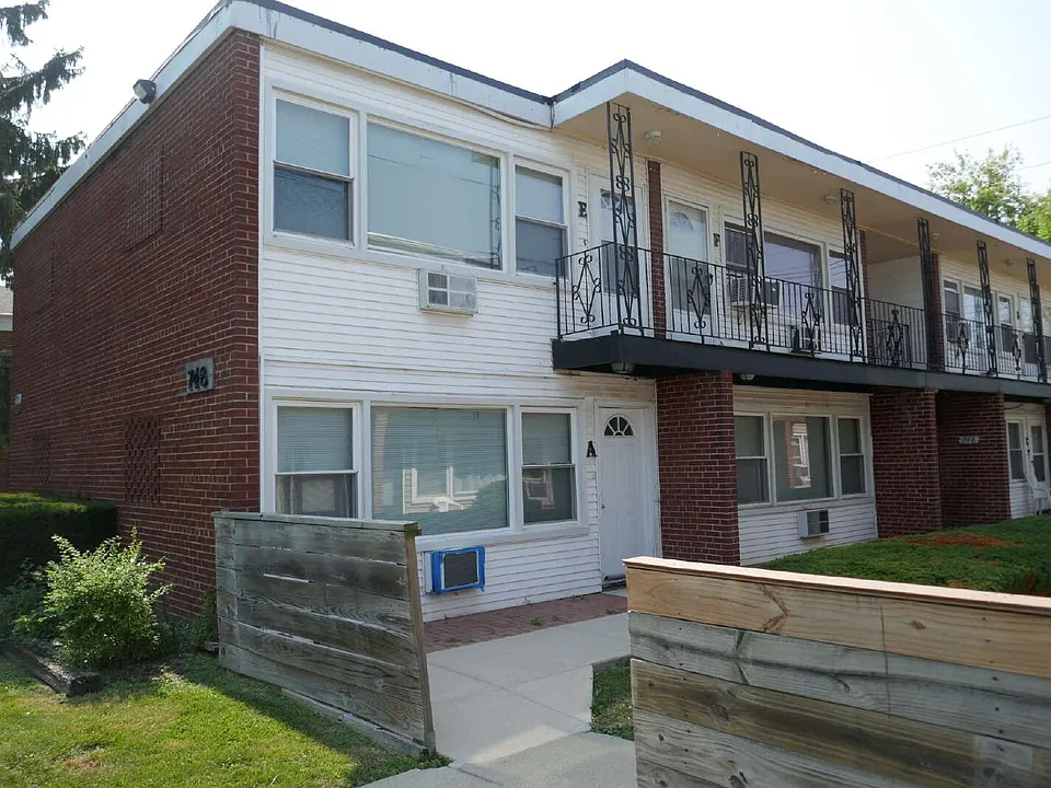 748 E 5th Ct