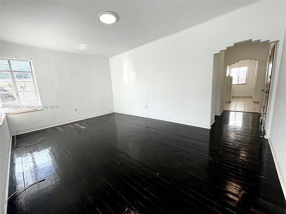 4th image of 1132 Pennsylvania Ave APT 2