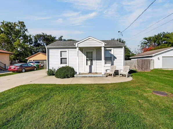 5265 NW 57th Ave, Johnston, IA 50131
