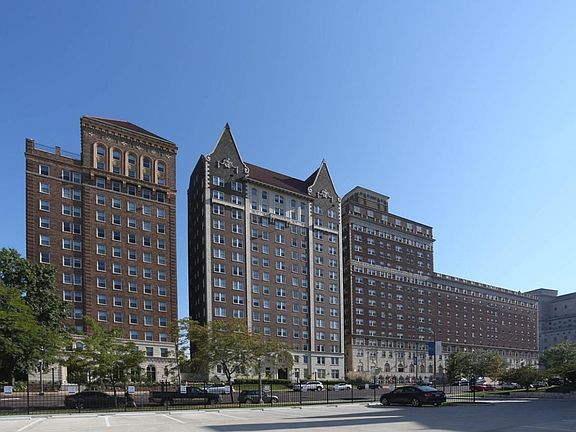 2nd image of 3733 Lindell Blvd APT 4D