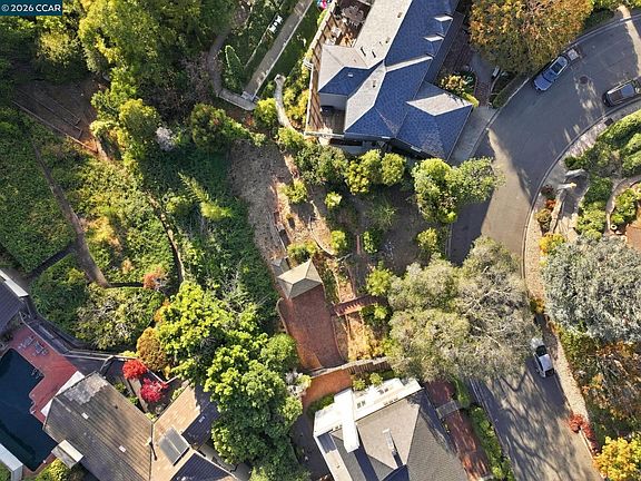 5th image of Hazel Ln