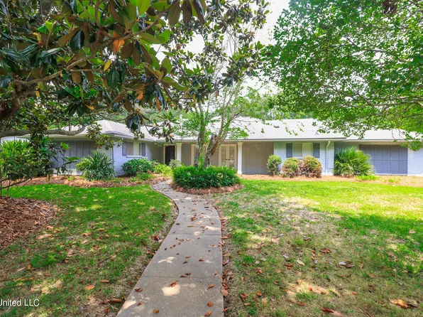 33 Stonegate Dr, Brandon, MS 39042