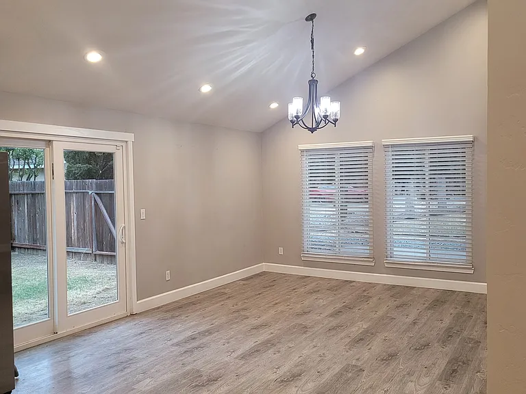7001 Jenner Ct — Photo 4