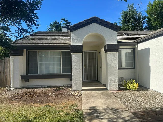 198 Cinnamon Dr — Photo 1