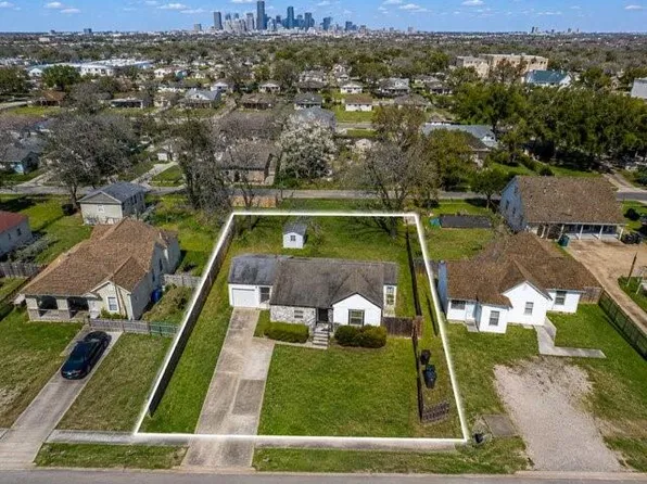 2305 Spence St, Houston, TX 77093