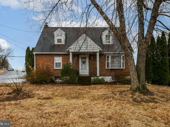 256 Shackamaxon St, Leesport, PA 19533