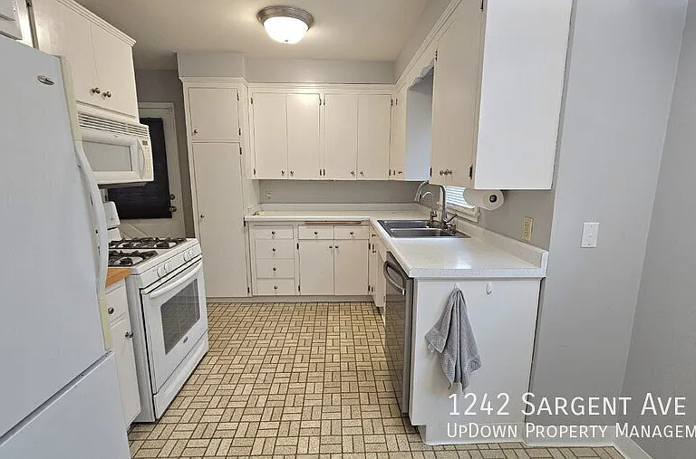 1242 Sargent Ave — Photo 4