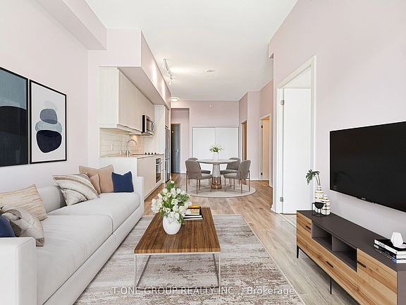 3rd image of 36 Manor Rd E #201