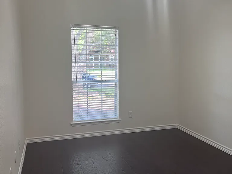 9021 Marthas Dr — Photo 8