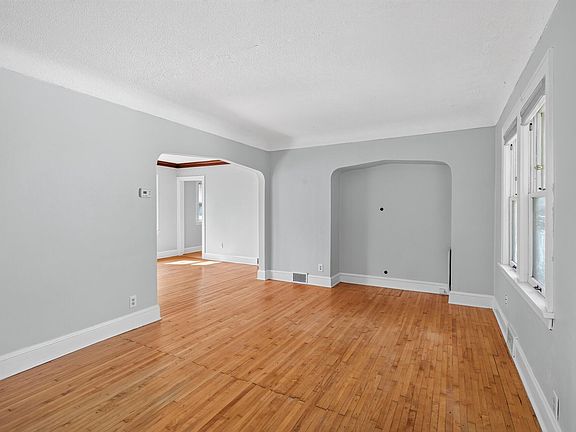 5th image of 967 Rose Ave E