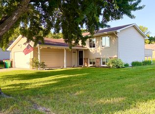 1902 Brookside Dr, Albert Lea, MN 56007