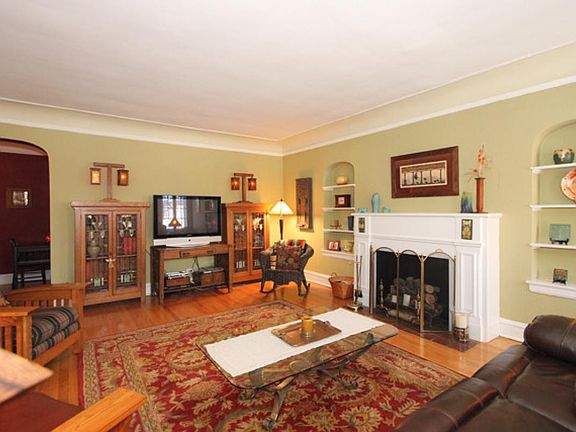 5th image of 430 Wisconsin Ave APT 2S