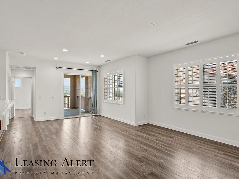 24320 Lorenzo Ln — Photo 4