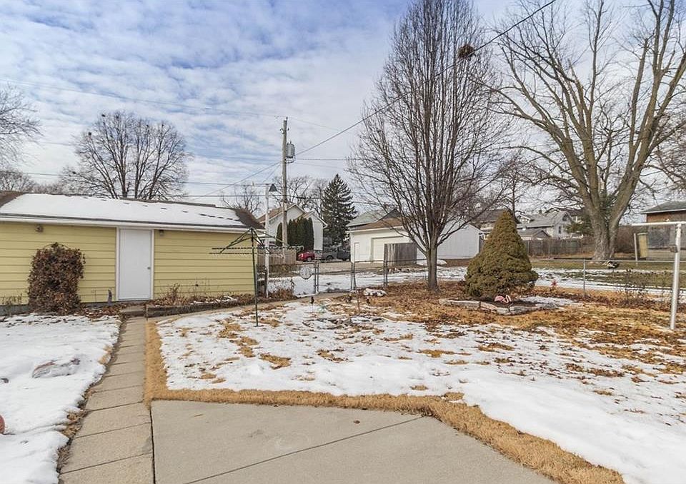 2nd image of 620 6th St