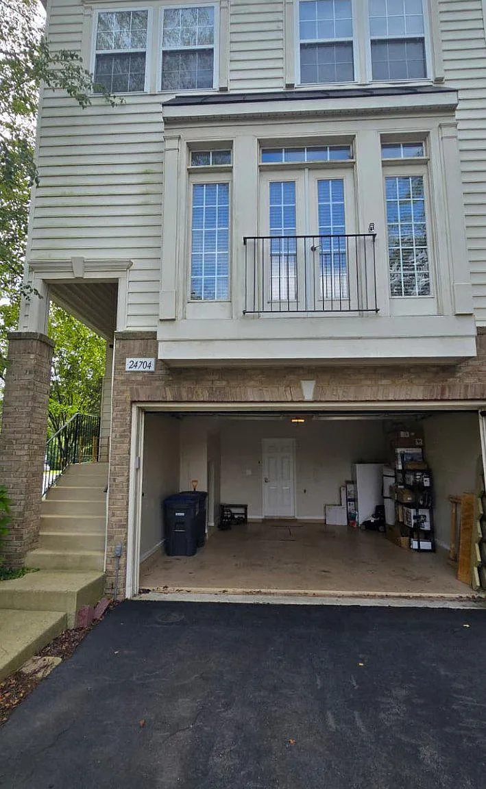 3 bed, 4.0 bath, 2384 sqft, $3,250 — Photo 2
