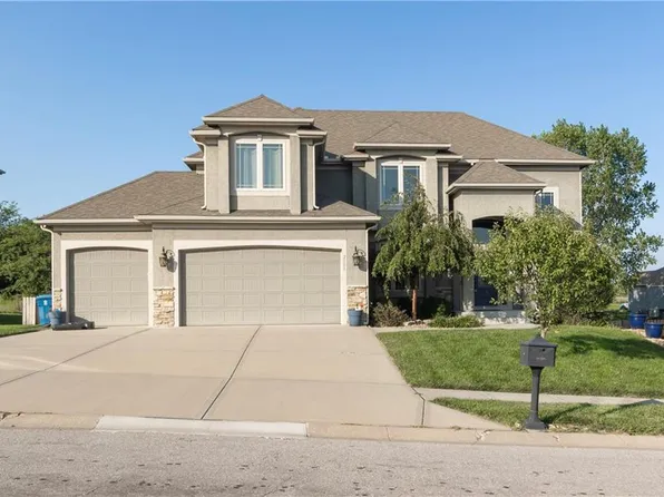 2108 Victory Ln, Kearney, MO 64060