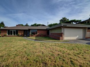 9300 Vineyard Crst, Bellevue, WA 98004