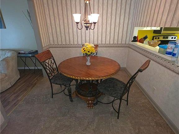 5th image of 2215 Shadow Valley Rd APT H