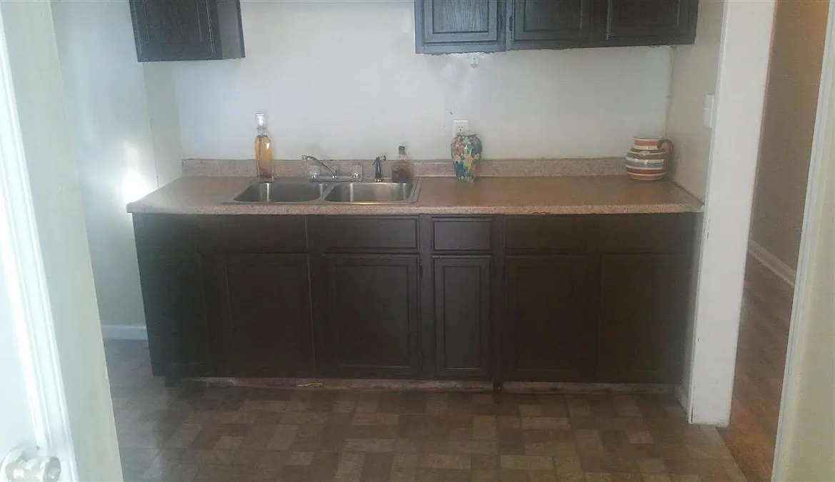 3 bed, 1000 sqft, $1,400 — Photo 3