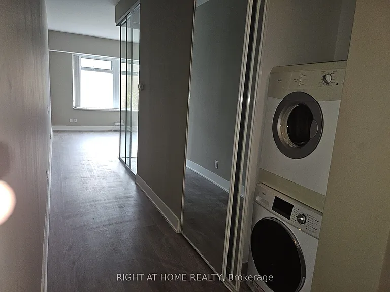 111 Saint Clair Ave W #426 — Photo 25
