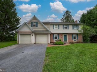 2834 Fiddlers Green Rd, Lancaster, PA 17601