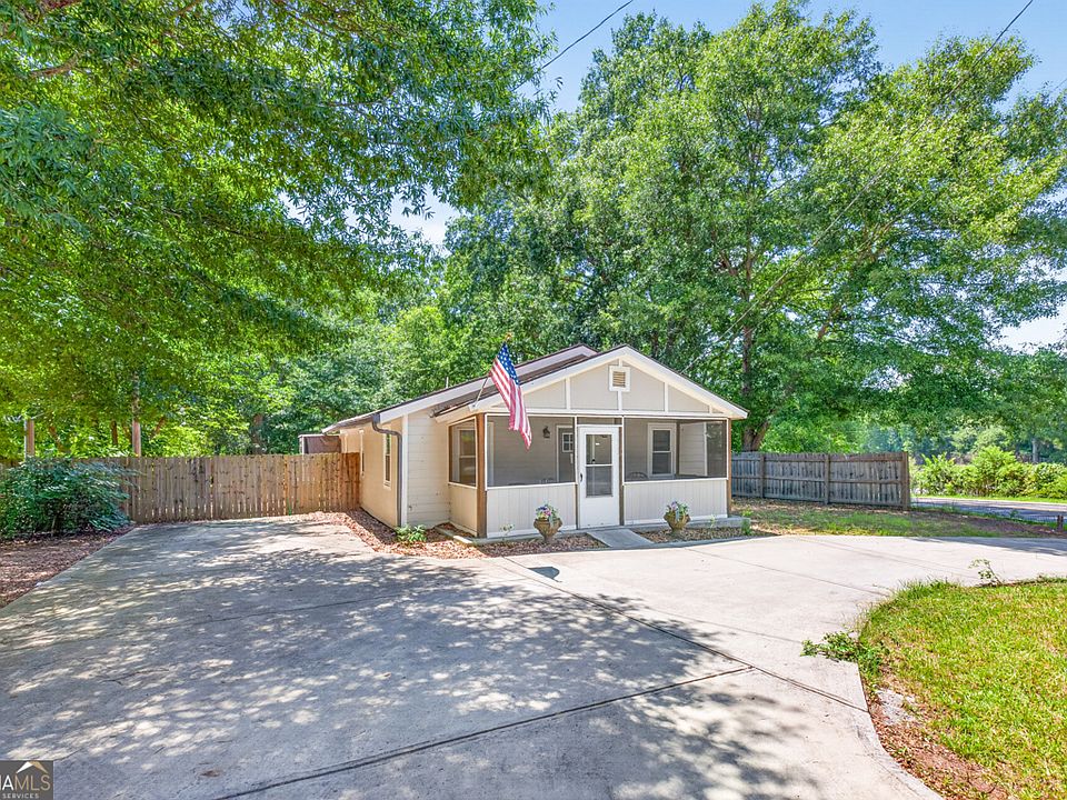 1st image of 421 Maple Ln