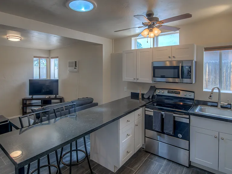2625 E Prince Rd #B — Photo 5