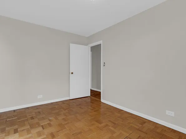 60 Knolls Crescent image 16 of 22