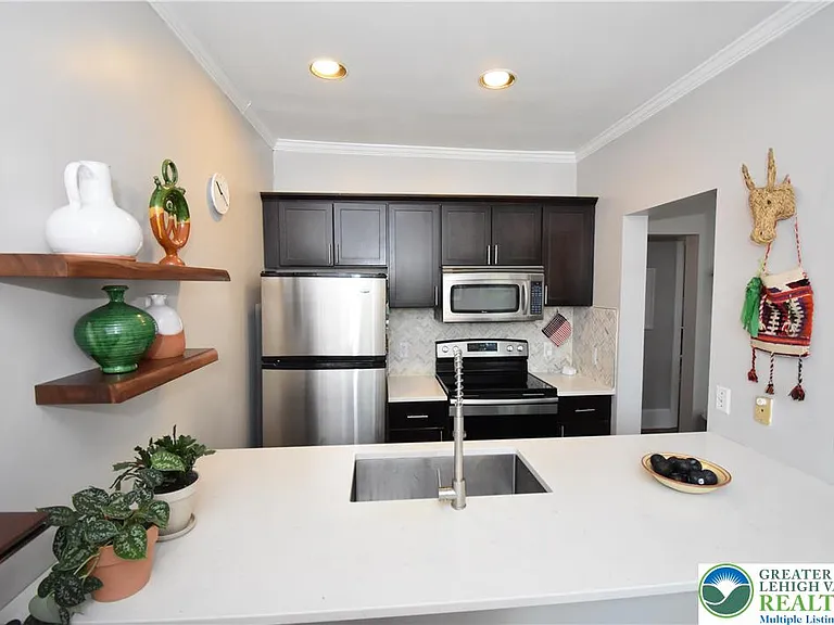 241 Spring Garden St — Photo 14