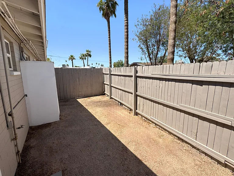 4933 E Willetta St — Photo 44