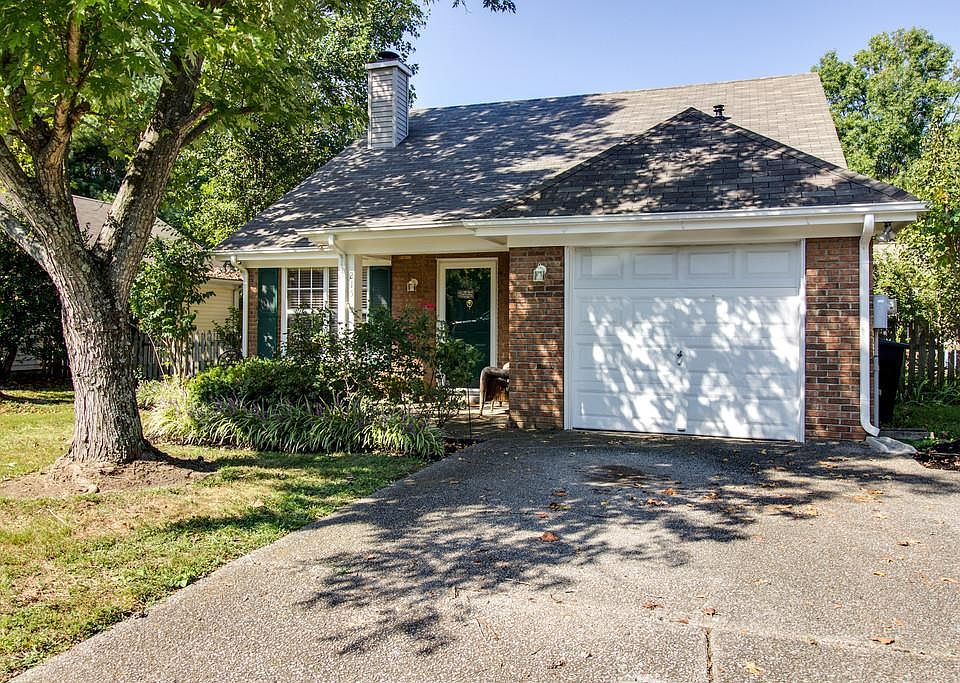 2nd image of 215 Montrose Ct