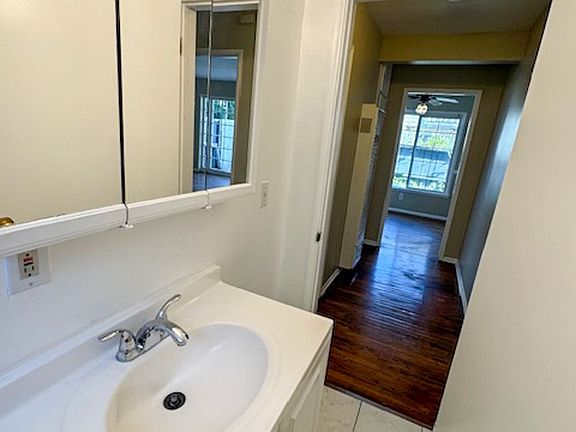 5th image of 6031 Cahuenga Blvd APT 3