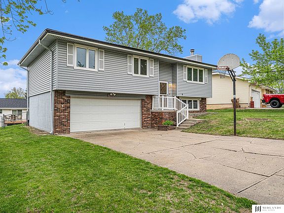 3rd image of 2302 Scarborough Dr