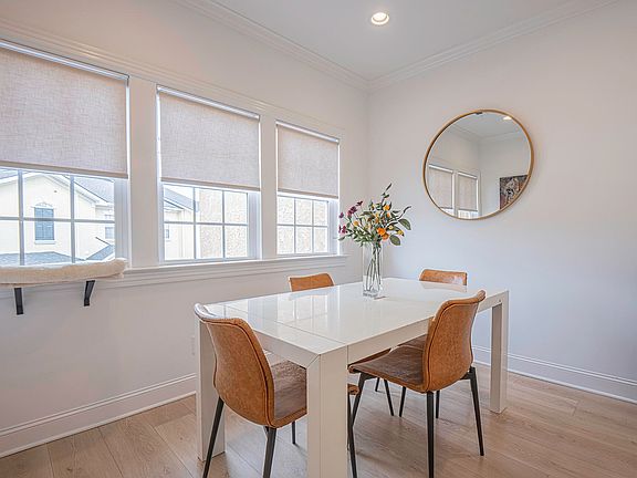 4th image of 905 Renaissance Ct