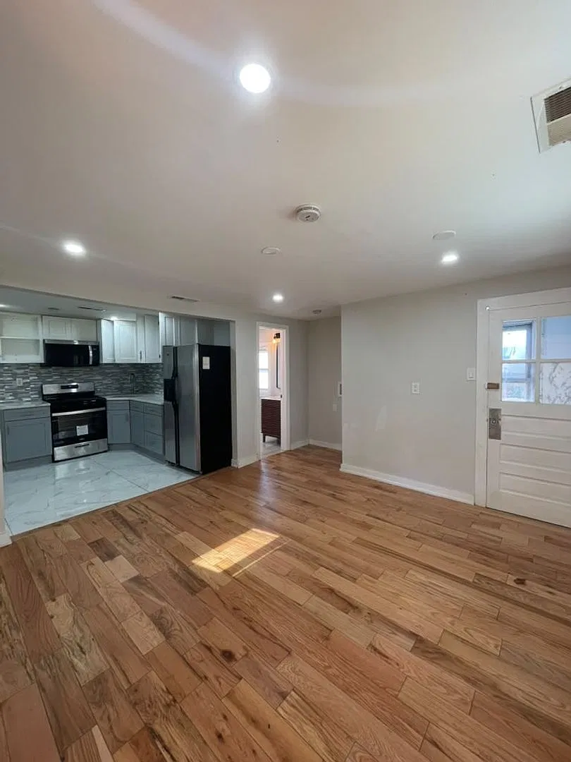 Beautiful 2-Bedroom Apartment | 97 Cedar St, Apt 2 New Haven, CT — Photo 2