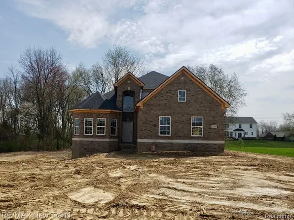 2080 Crested Butte Dr, White Lake, MI 48383