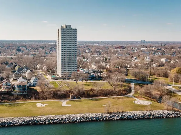 2525 South Shore DRIVE #2A, Milwaukee, WI 53207