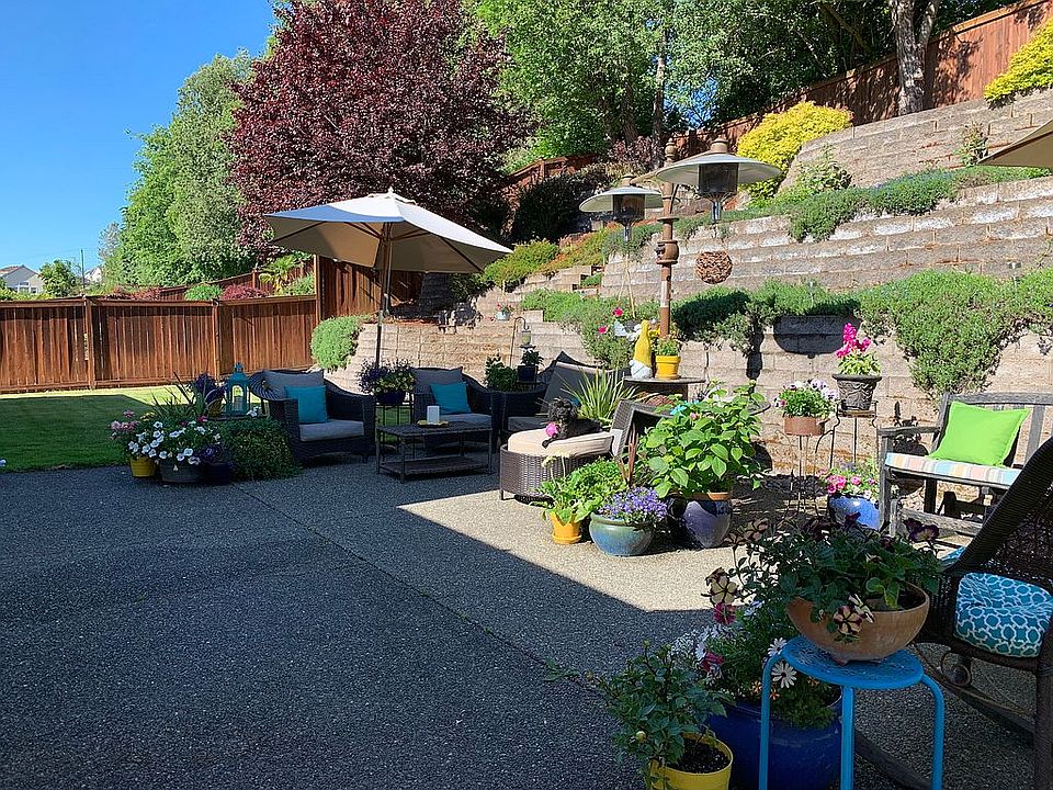 2nd image of 2937 40th Ave NE