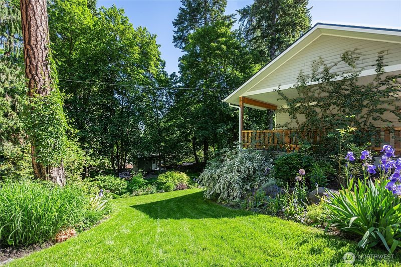5th image of 917 E 20th Avenue