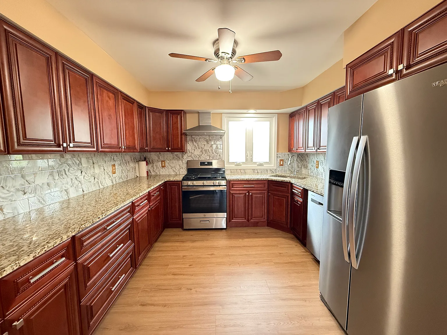 3 bed, 1000 sqft, $2,800 — Photo 4