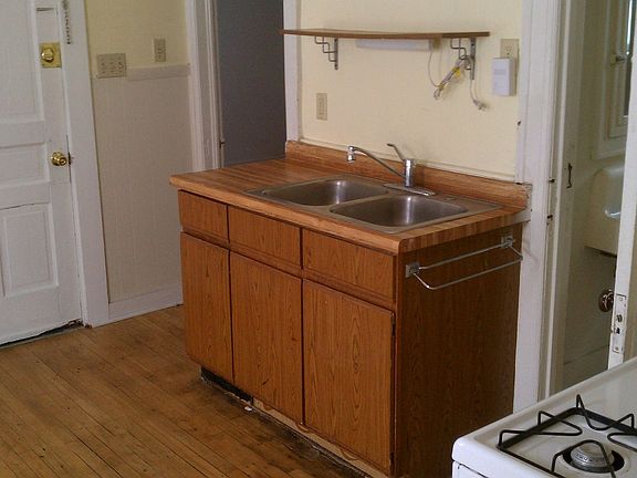 5th image of 2943 N Fratney St